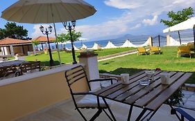 Thalassa Apartments & Studios